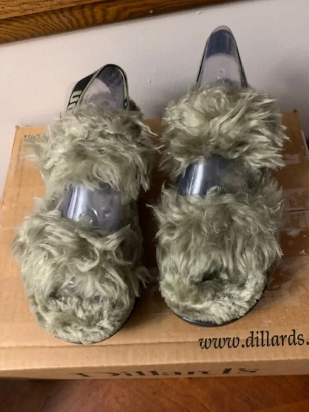 NIB UGG sandal/slippers